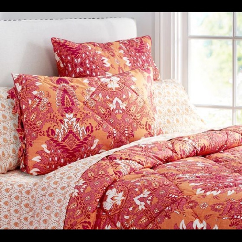 Comforter + Shams
